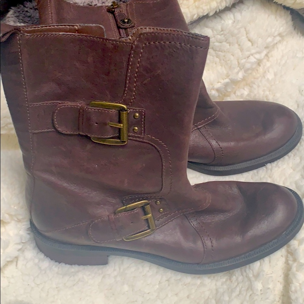 Brown leather boats